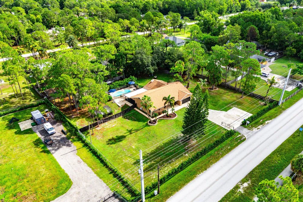 18429 Sycamore Drive W Loxahatchee, FL 33470