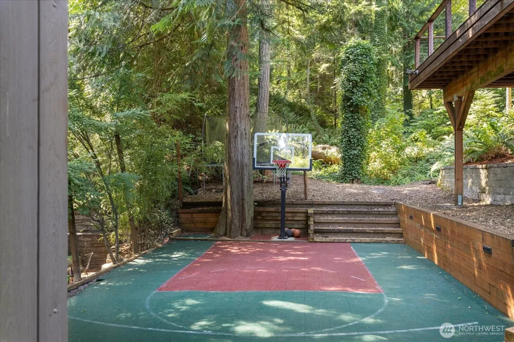 2035 West Lake Sammamish Parkway SE Bellevue, WA 98008