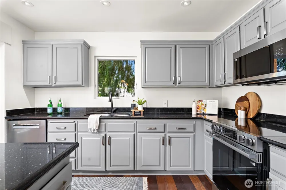 2035 West Lake Sammamish Parkway SE Bellevue, WA 98008