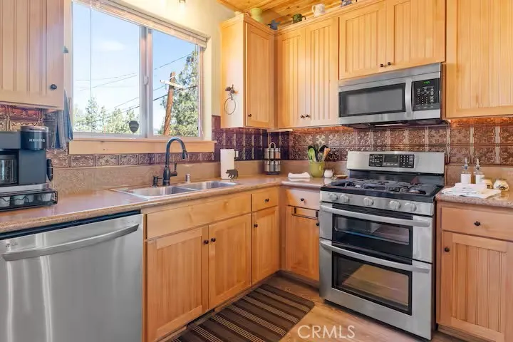 40272 Mahanoy Lane Big Bear Lake, CA 92315