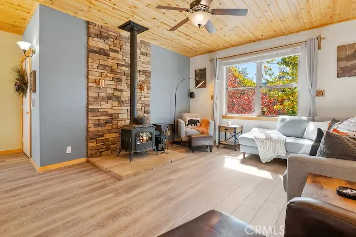40272 Mahanoy Lane Big Bear Lake, CA 92315