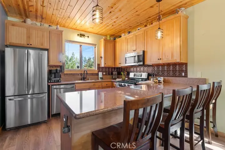40272 Mahanoy Lane Big Bear Lake, CA 92315