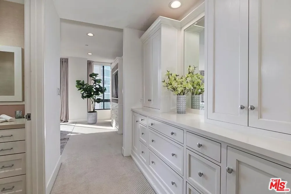 10350 Wilshire Boulevard #1102 Los Angeles, CA 90024
