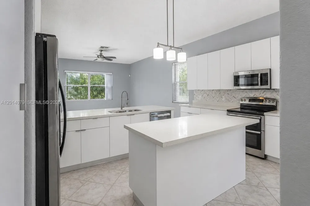 1101 NW 180th Ave Pembroke Pines, FL 33029
