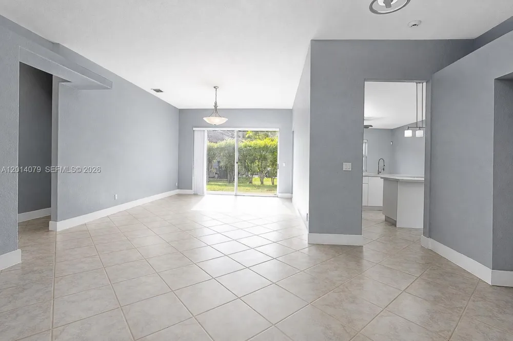 1101 NW 180th Ave Pembroke Pines, FL 33029