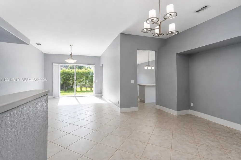 1101 NW 180th Ave Pembroke Pines, FL 33029