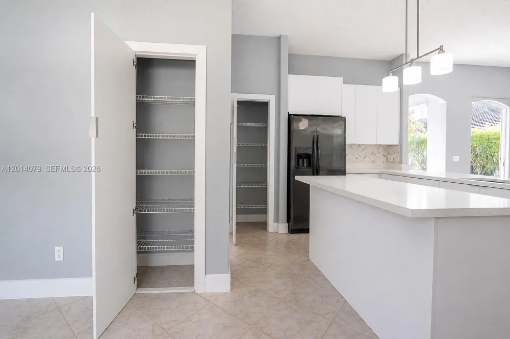 1101 NW 180th Ave Pembroke Pines, FL 33029