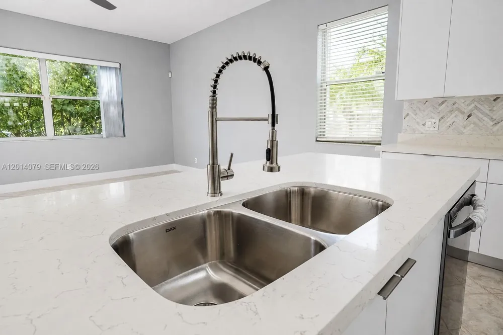 1101 NW 180th Ave Pembroke Pines, FL 33029