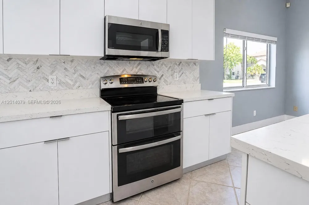 1101 NW 180th Ave Pembroke Pines, FL 33029