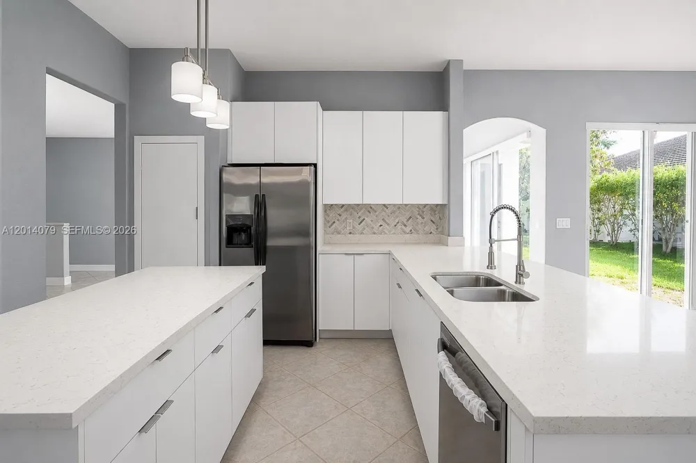 1101 NW 180th Ave Pembroke Pines, FL 33029