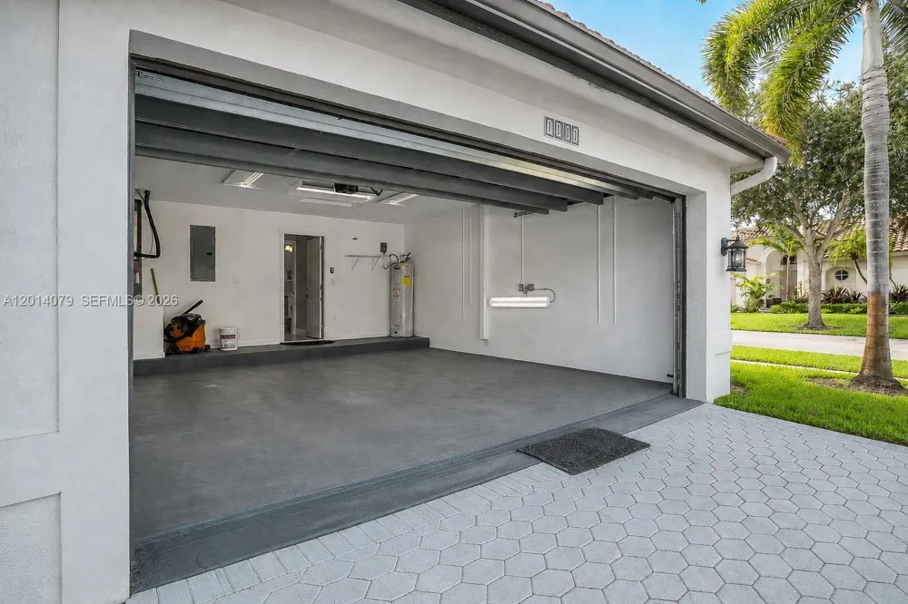 1101 NW 180th Ave Pembroke Pines, FL 33029