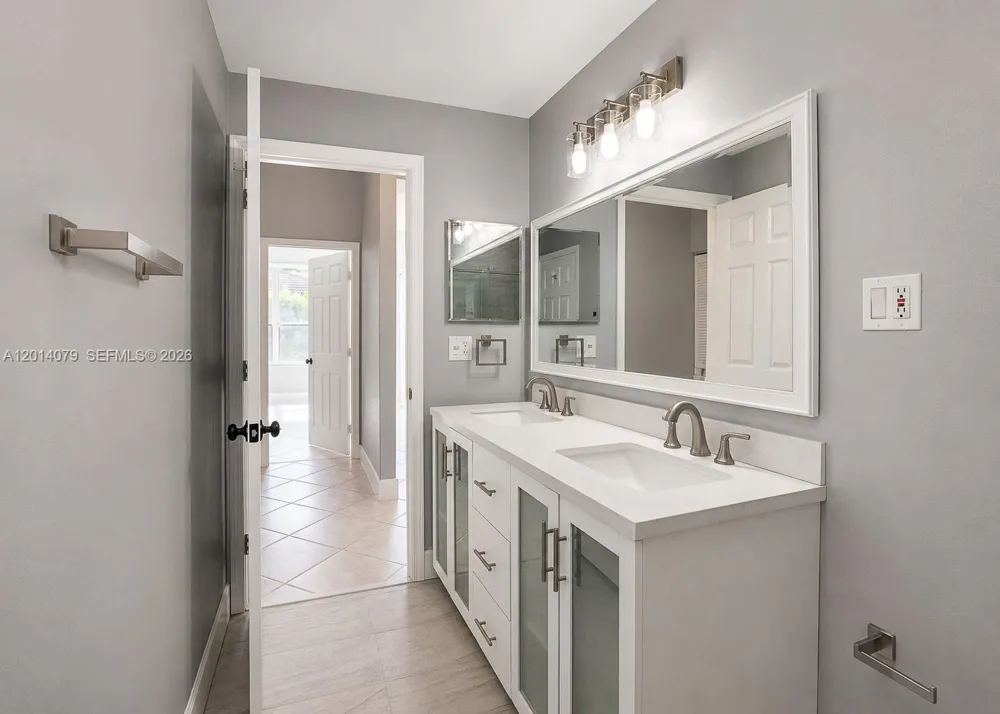 1101 NW 180th Ave Pembroke Pines, FL 33029