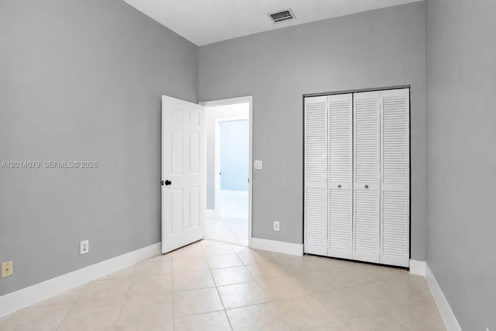 1101 NW 180th Ave Pembroke Pines, FL 33029