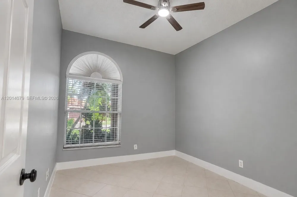 1101 NW 180th Ave Pembroke Pines, FL 33029