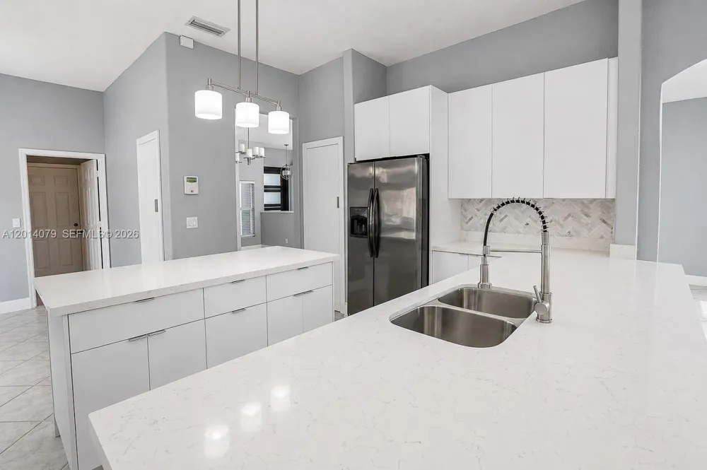 1101 NW 180th Ave Pembroke Pines, FL 33029