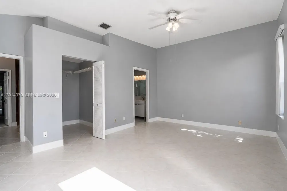 1101 NW 180th Ave Pembroke Pines, FL 33029