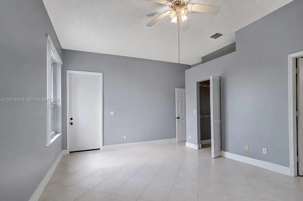1101 NW 180th Ave Pembroke Pines, FL 33029