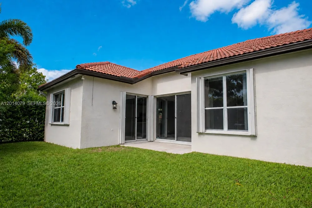 1101 NW 180th Ave Pembroke Pines, FL 33029