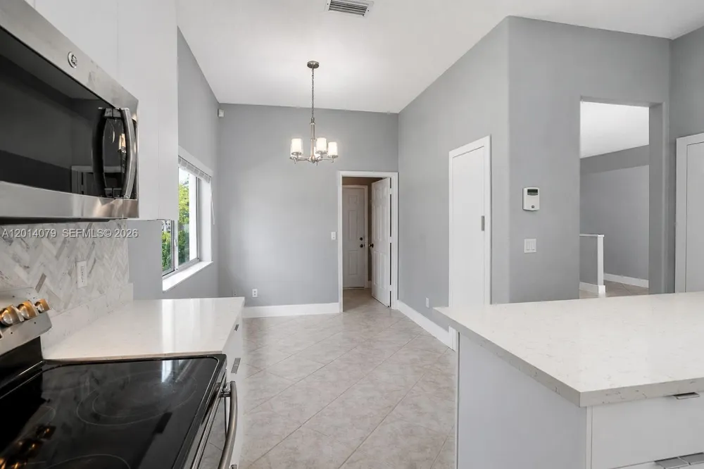 1101 NW 180th Ave Pembroke Pines, FL 33029
