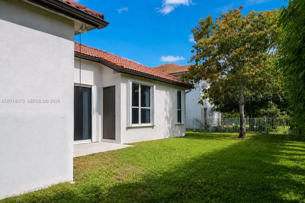 1101 NW 180th Ave Pembroke Pines, FL 33029