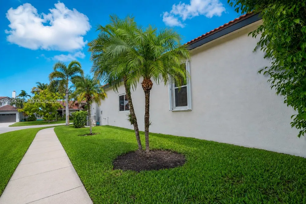1101 NW 180th Ave Pembroke Pines, FL 33029