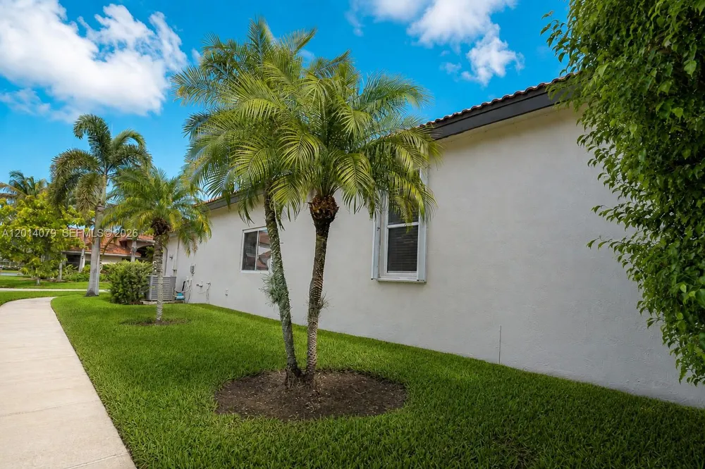 1101 NW 180th Ave Pembroke Pines, FL 33029