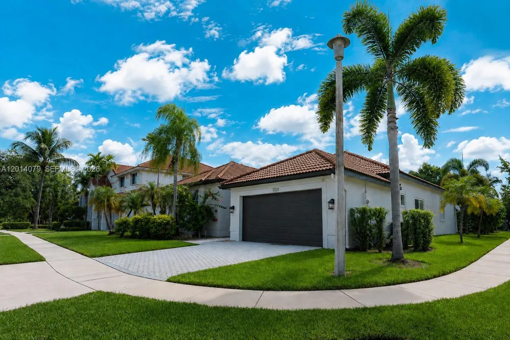 1101 NW 180th Ave Pembroke Pines, FL 33029