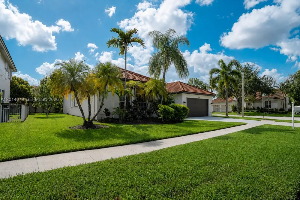 1101 NW 180th Ave Pembroke Pines, FL 33029