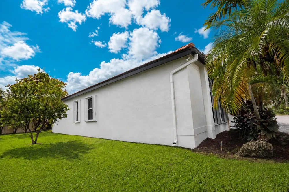 1101 NW 180th Ave Pembroke Pines, FL 33029