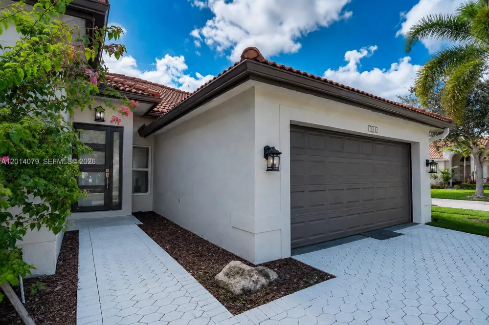 1101 NW 180th Ave Pembroke Pines, FL 33029