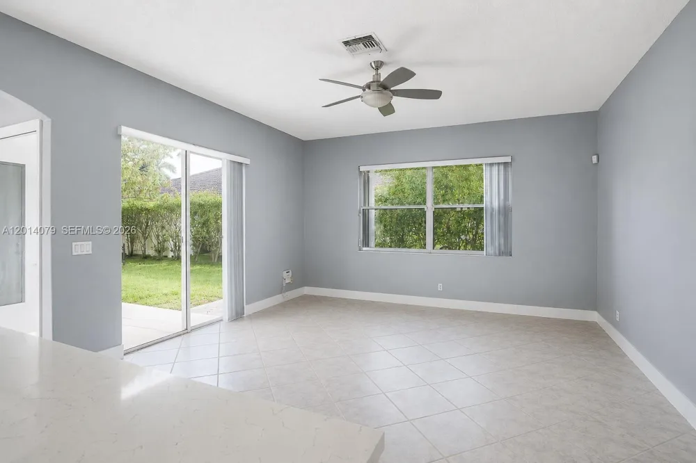 1101 NW 180th Ave Pembroke Pines, FL 33029