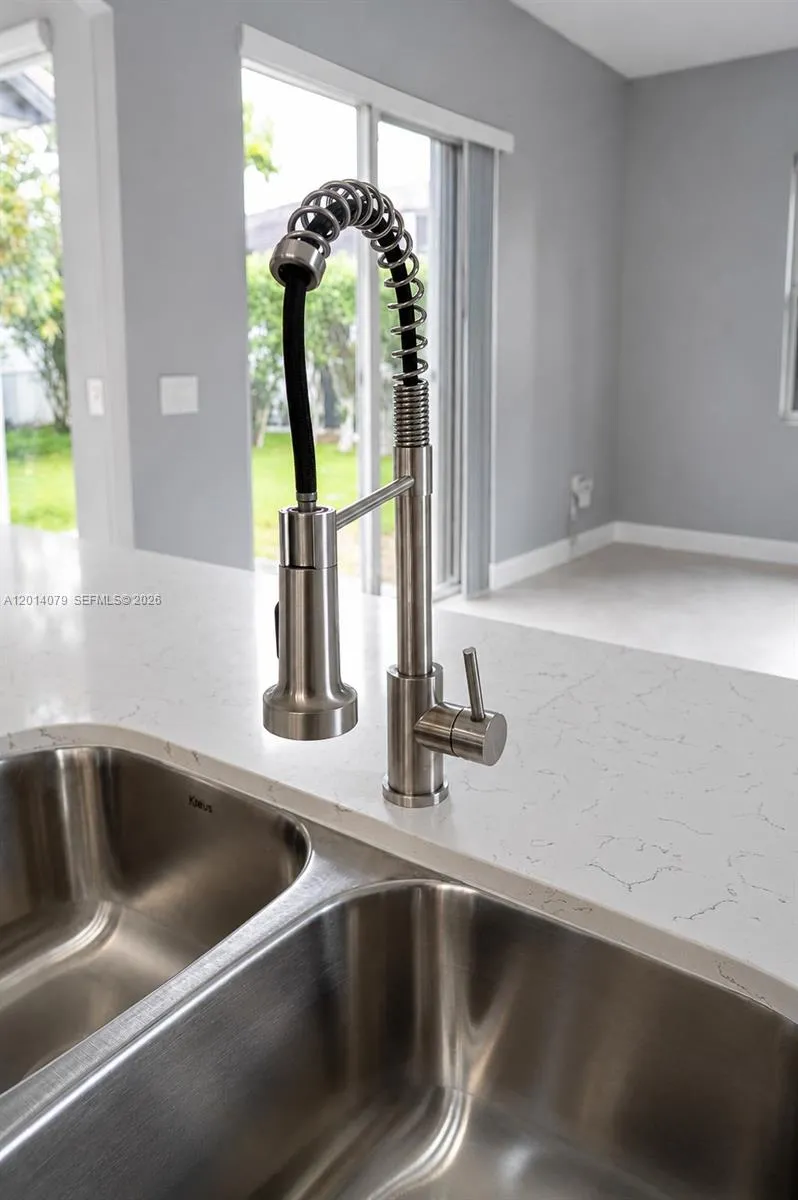 1101 NW 180th Ave Pembroke Pines, FL 33029