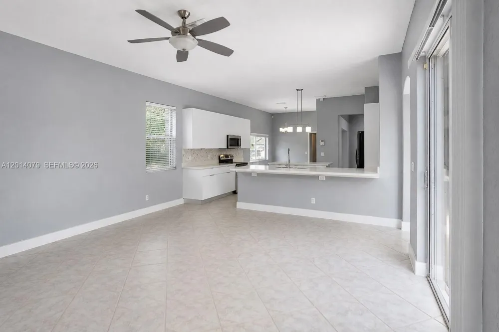 1101 NW 180th Ave Pembroke Pines, FL 33029