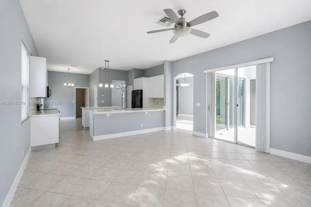 1101 NW 180th Ave Pembroke Pines, FL 33029