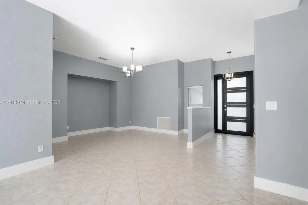 1101 NW 180th Ave Pembroke Pines, FL 33029