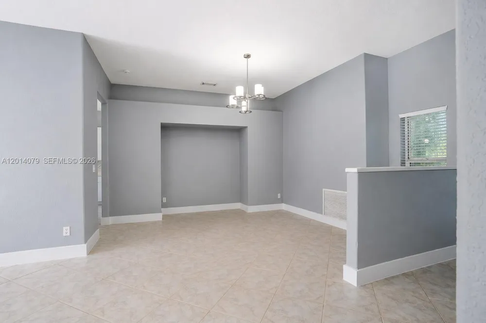 1101 NW 180th Ave Pembroke Pines, FL 33029