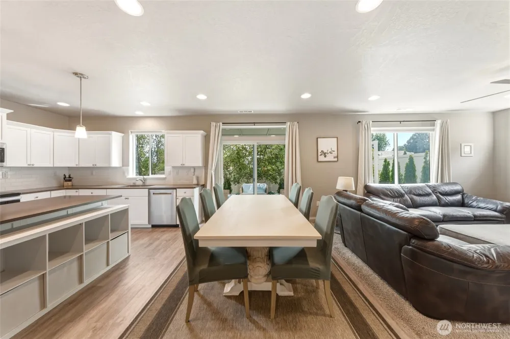1103 SW Julia St College Place, WA 99324