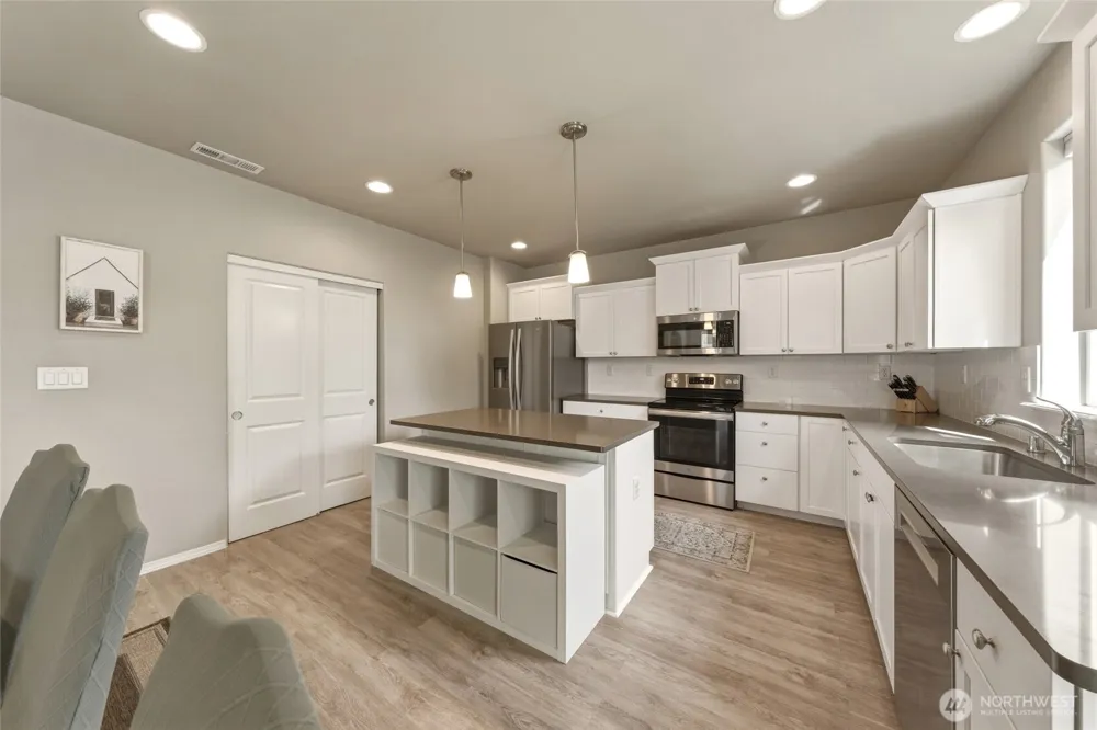 1103 SW Julia St College Place, WA 99324
