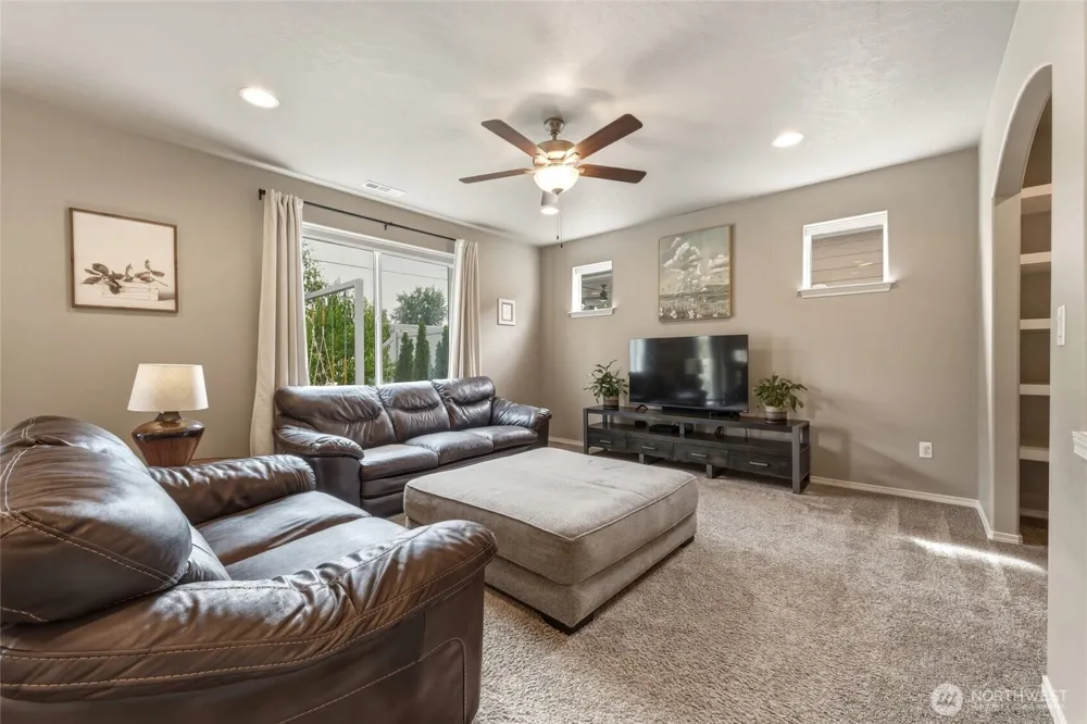 1103 SW Julia St College Place, WA 99324