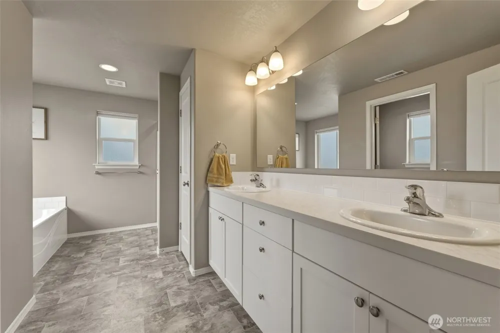 1103 SW Julia St College Place, WA 99324