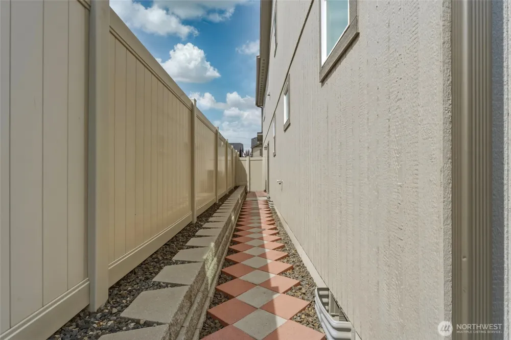 1103 SW Julia St College Place, WA 99324