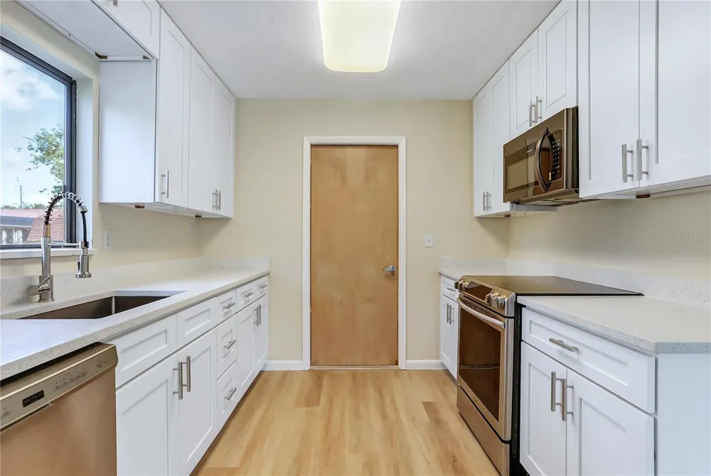 3020 DIVISION STREET Oviedo, FL 32765