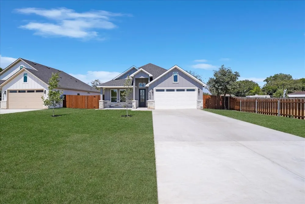 5629 Oak Grove Road Fort Worth, TX 76134
