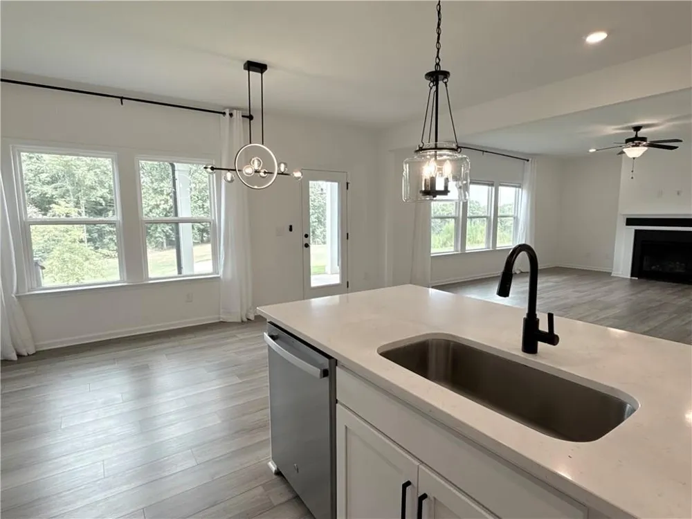 207 Foxhill Drive Dawsonville, GA 30534