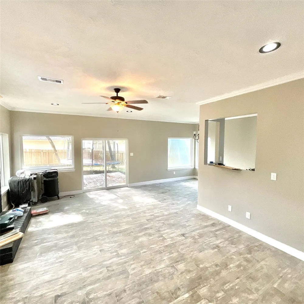 122 April Wind Drive E Conroe, TX 77356