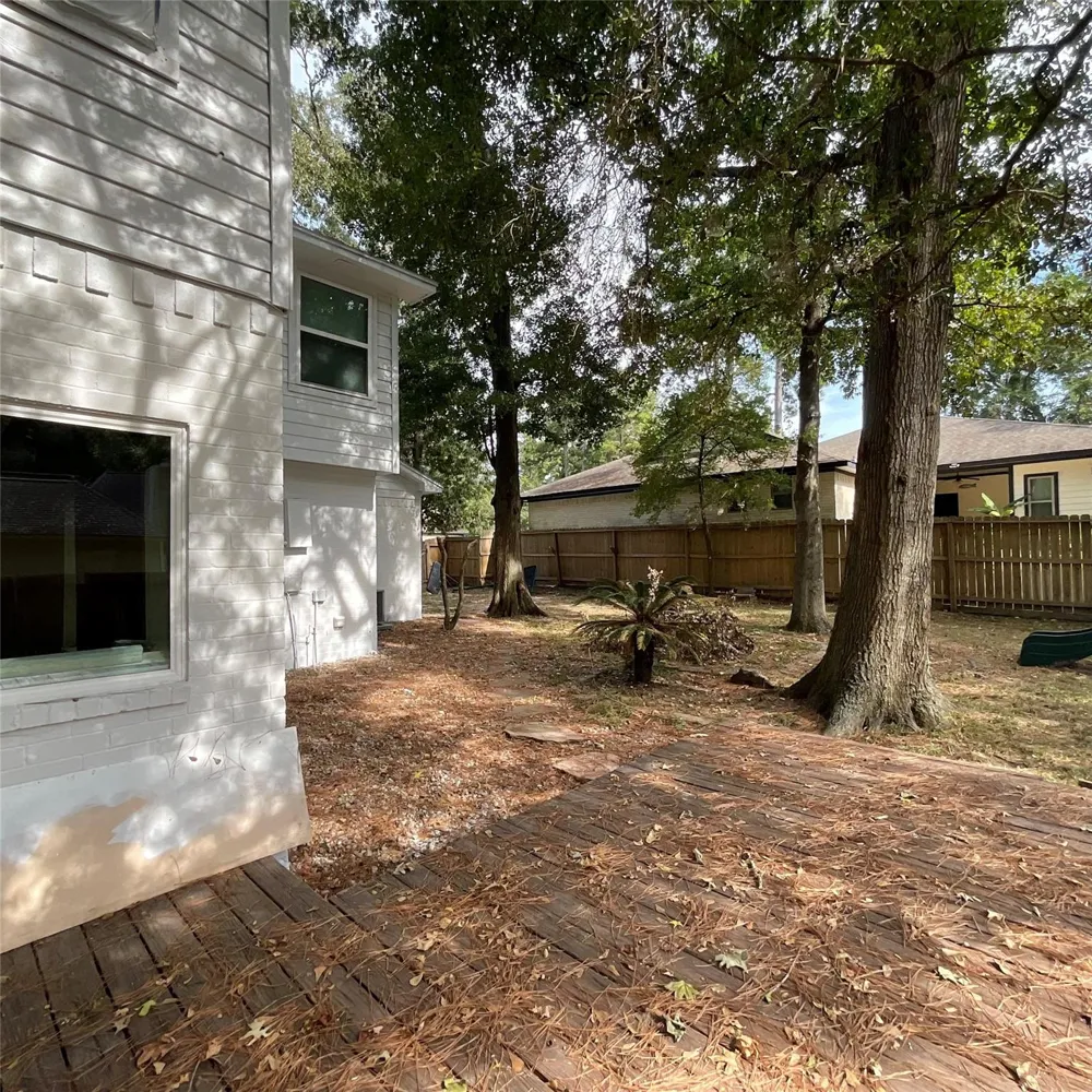 122 April Wind Drive E Conroe, TX 77356