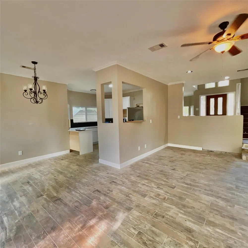 122 April Wind Drive E Conroe, TX 77356