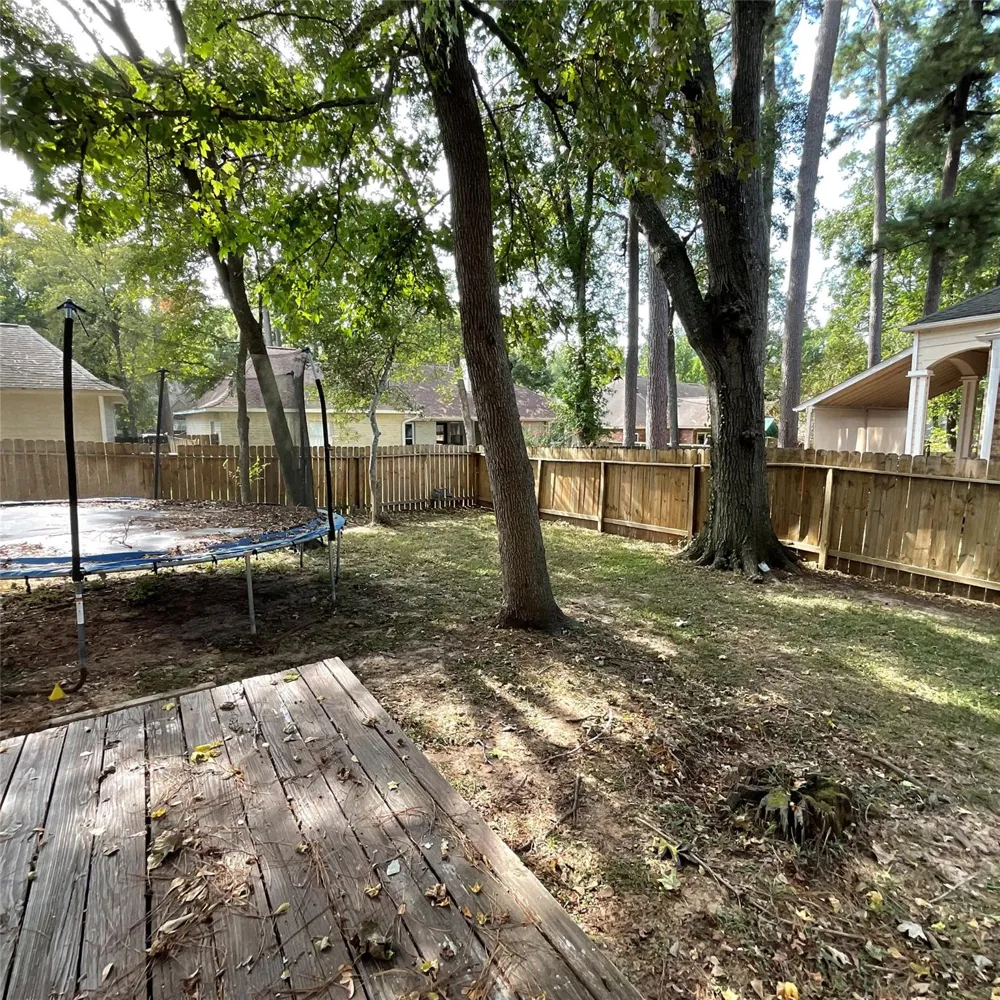 122 April Wind Drive E Conroe, TX 77356