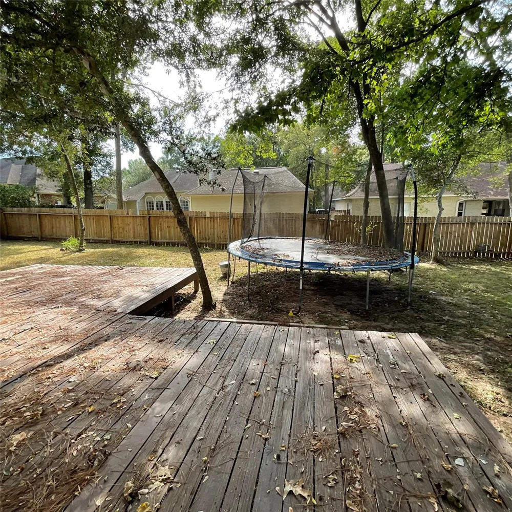 122 April Wind Drive E Conroe, TX 77356