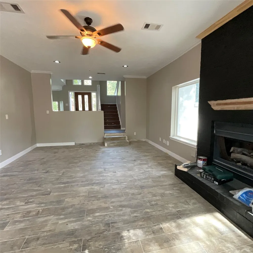 122 April Wind Drive E Conroe, TX 77356